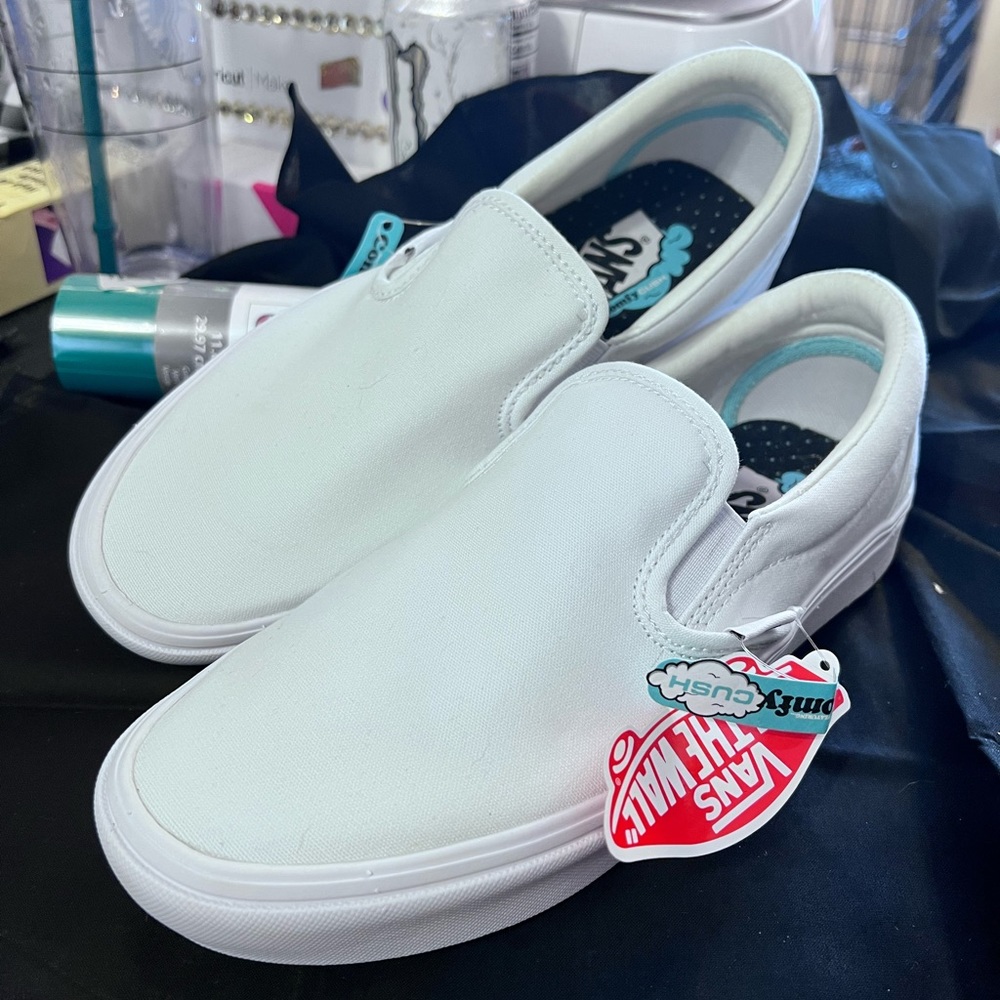 Brand New White Cushy insole Vans! Mens 8 Woman’s 9 1/2.